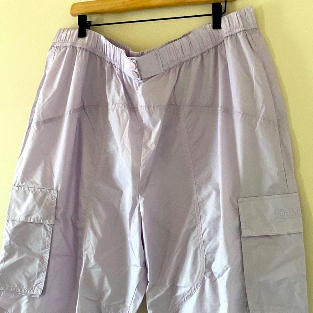 New Fabletics Parachute Pants Lightweight Cargo Jogger Lilac Lily Shine Size 1X - Picture 6 of 13